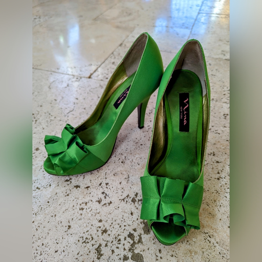 Nina Evelixa Heels Apple Green Satin Size 7.5